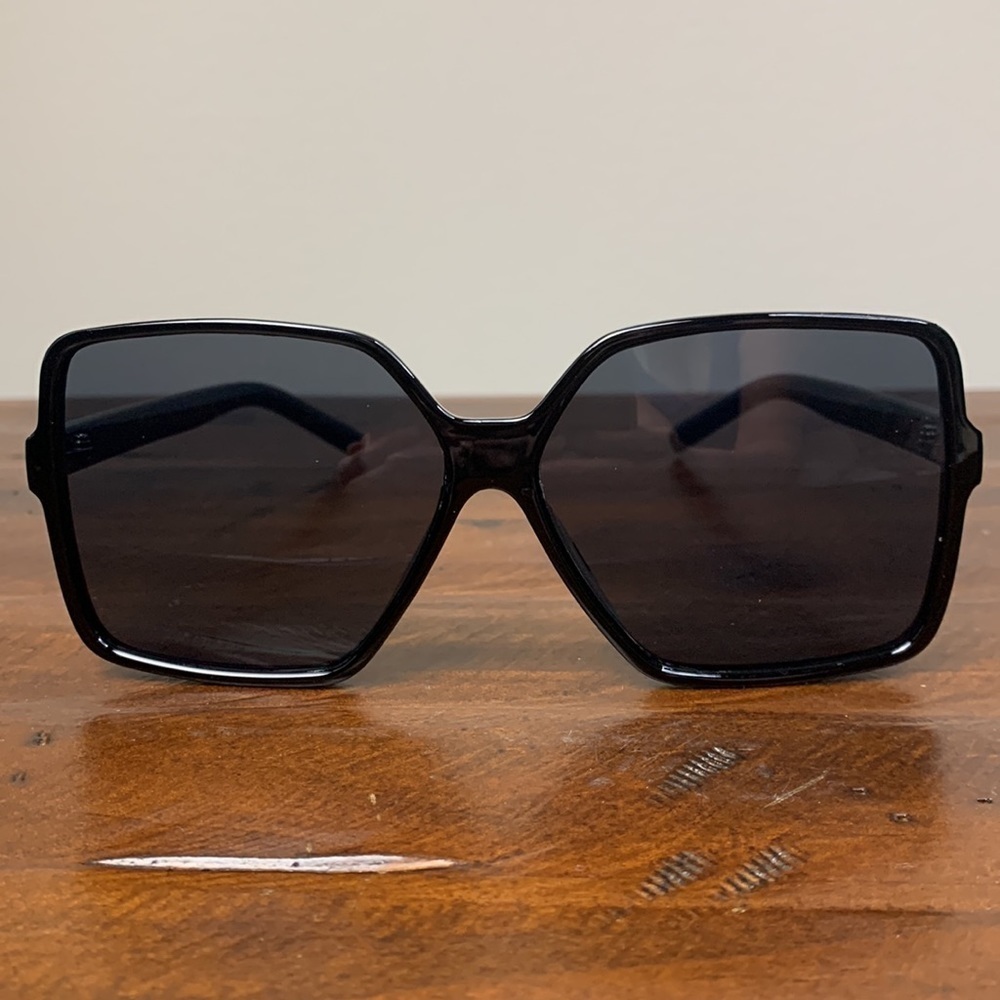 Black Luxury Oversized Square Shape Sunglasses - Picture 8 of 12